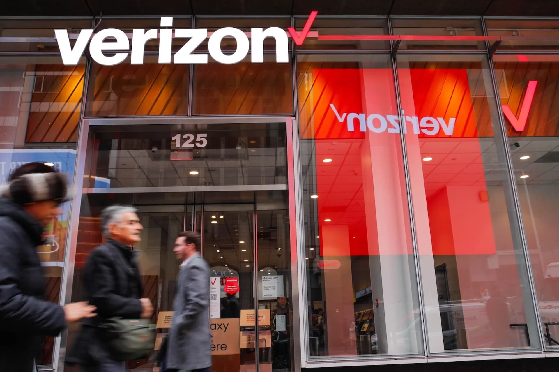 Verizon CEO's Bold Move: 6 Words That Redefine Customer Service Leadership