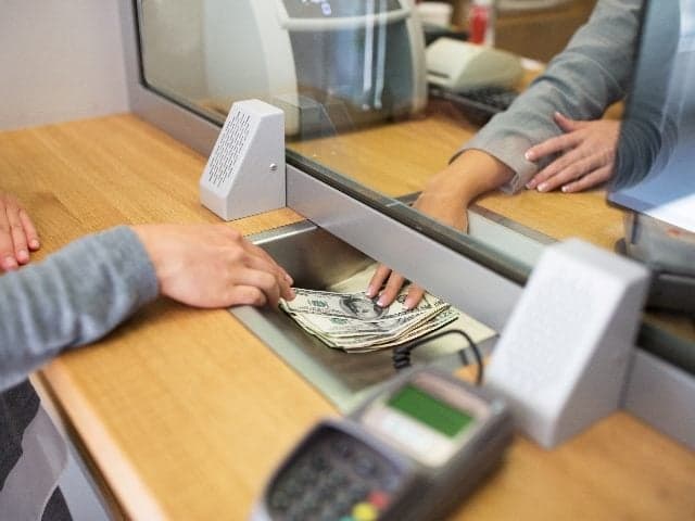 Unlocking the Competitive Edge: Why Exceptional Customer Service is Essential in Financial Services