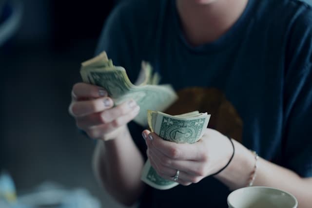 Varo Bank Eliminates Cash Deposit Fees at 2,000 Kroger Stores: A Game-Changer for Digital Banking