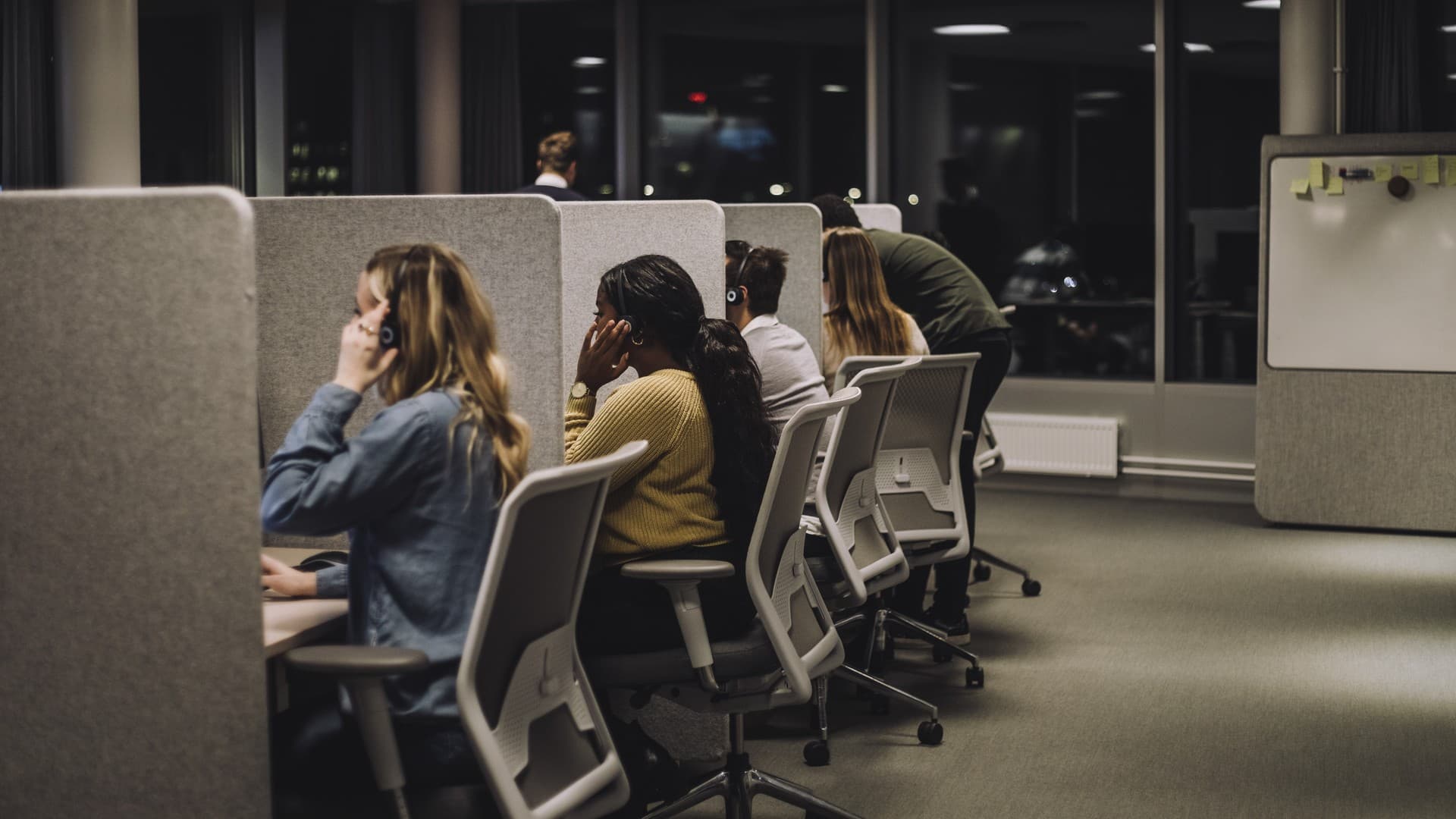 FCC Proposes English Proficiency Rule for Call Centers: What It Means for Customer Service Jobs