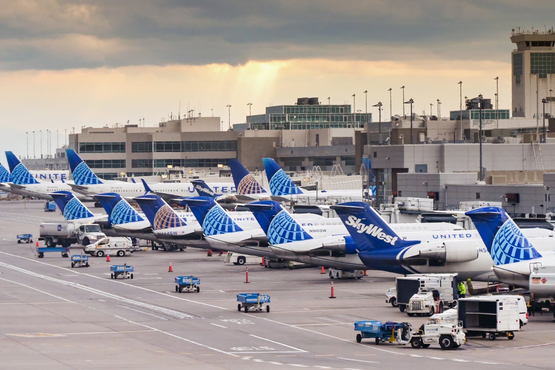 Shocking Scam Alert: United Airlines Passenger Loses $17,000 in Sophisticated Customer Service Fraud