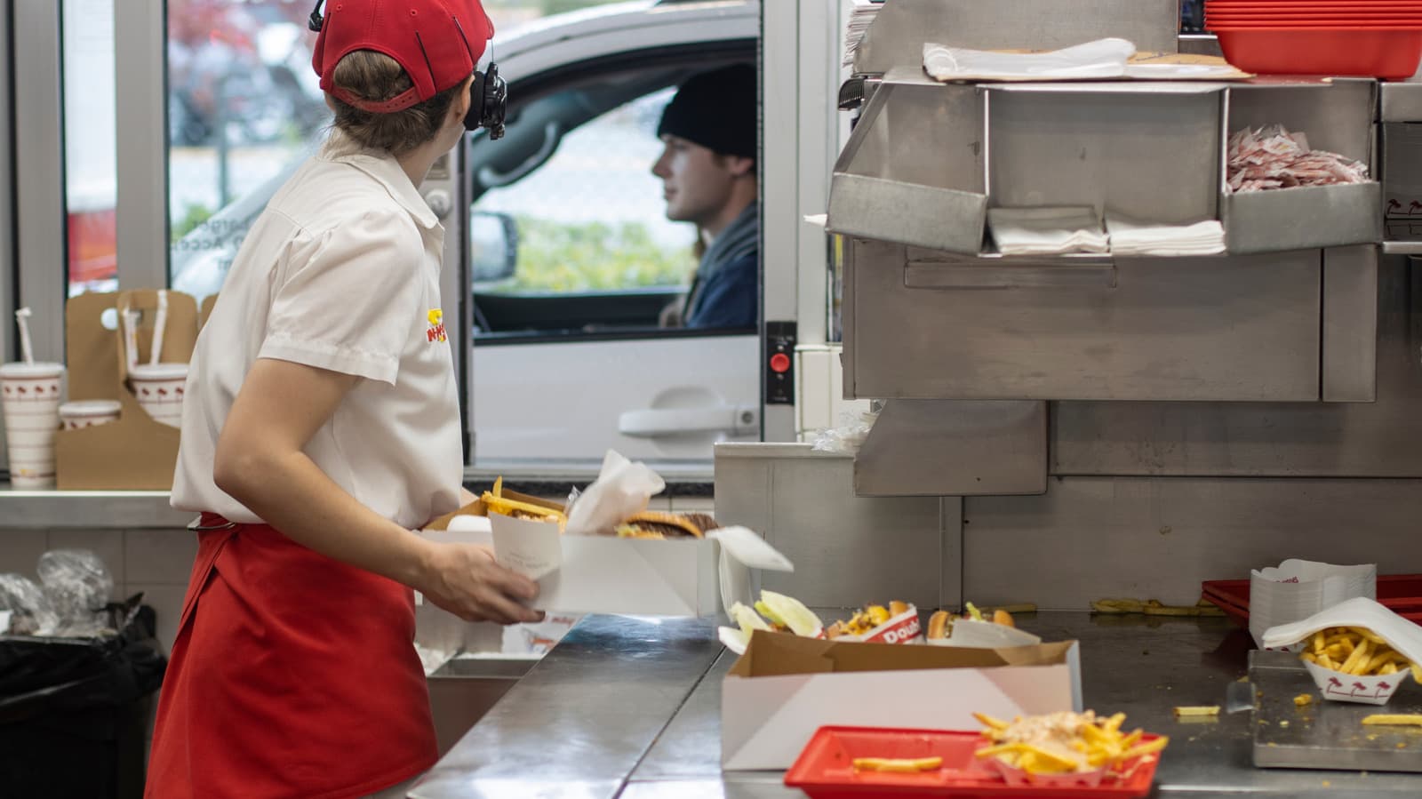 9 Chain Restaurants with the Best Customer Service, According to Diners